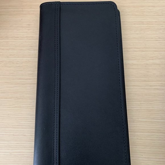 NWOT Hazel Leather Wallet Organizer - Picture 3 of 4